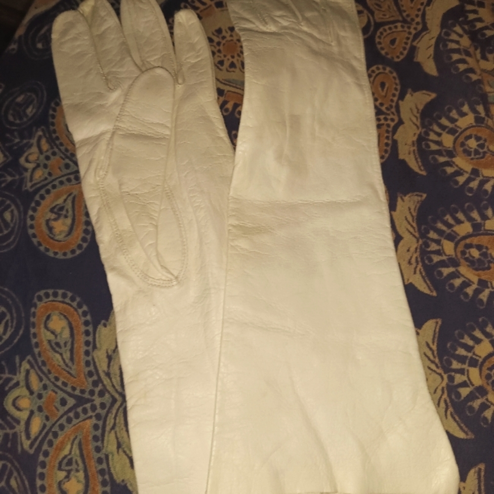 Vintage Leather white gloves